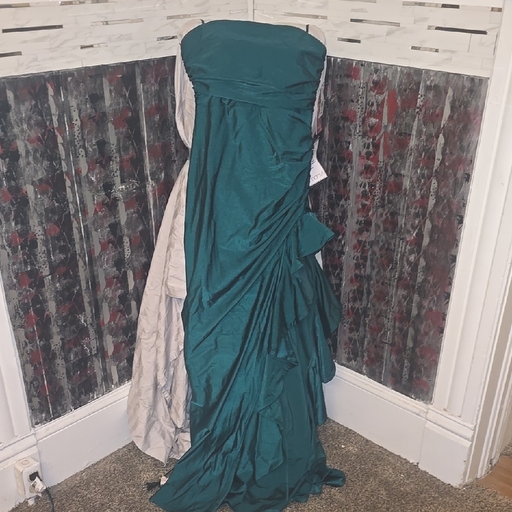 Elegant Teal Strapless Evening Gown